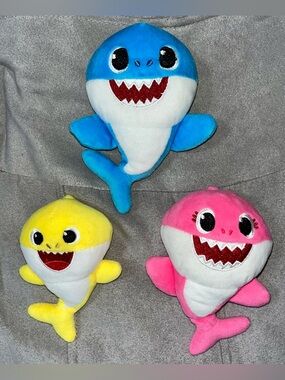 Pinkfong Set of 3 Baby Shark Mini Singing Plush Characters - EXCELLENT CONDITION